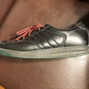 S. Carter’s blk low top